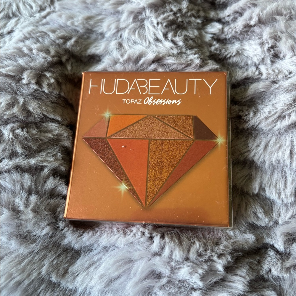 HUDA BEAUTY Topaz Obsessions Palette with Rich Warm Shades